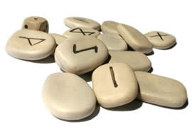 Predicciones del destino con las runas de un vidente de tarot